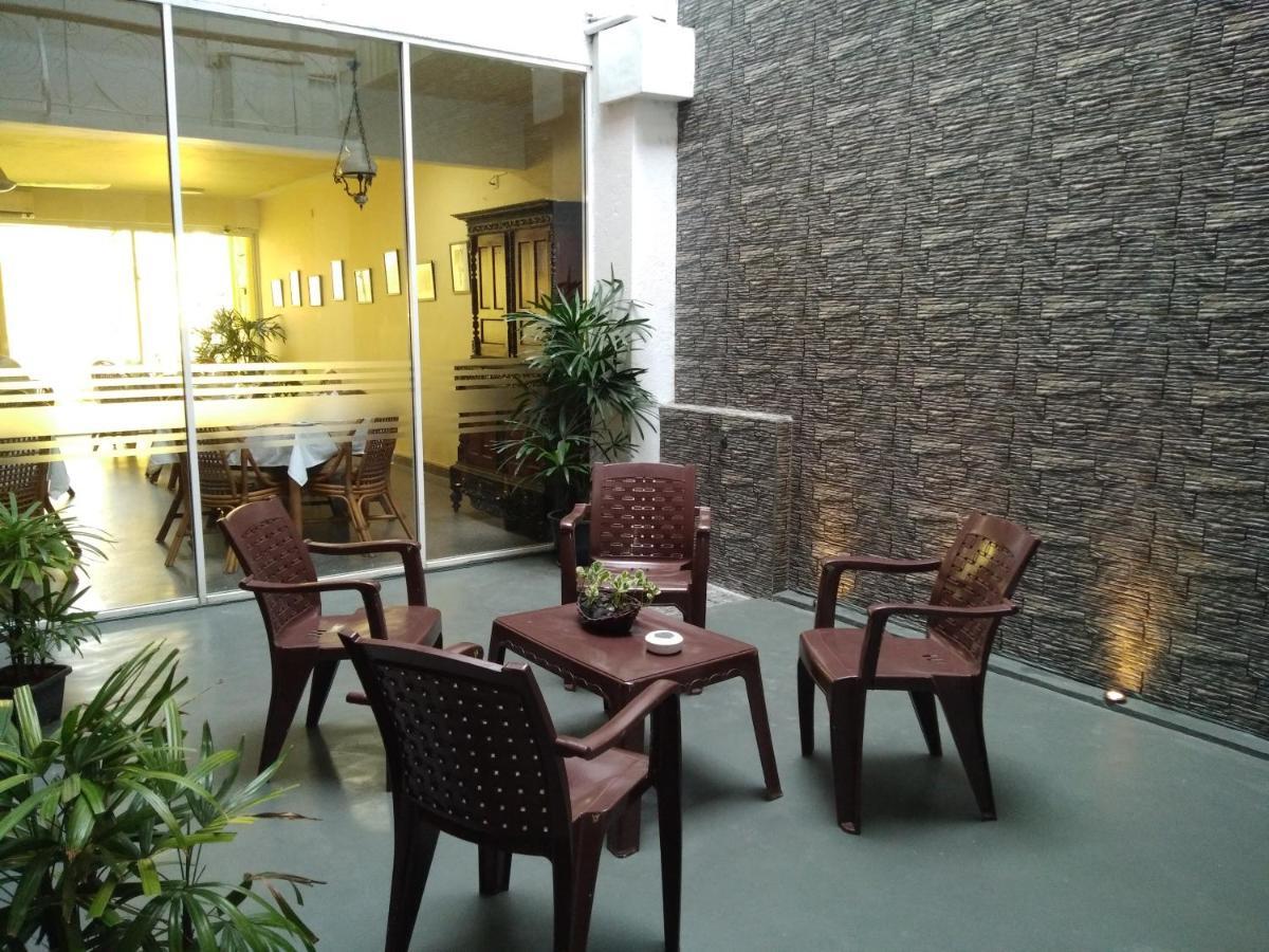Tropic Inn - Mount Lavinia Watumulla Exterior photo